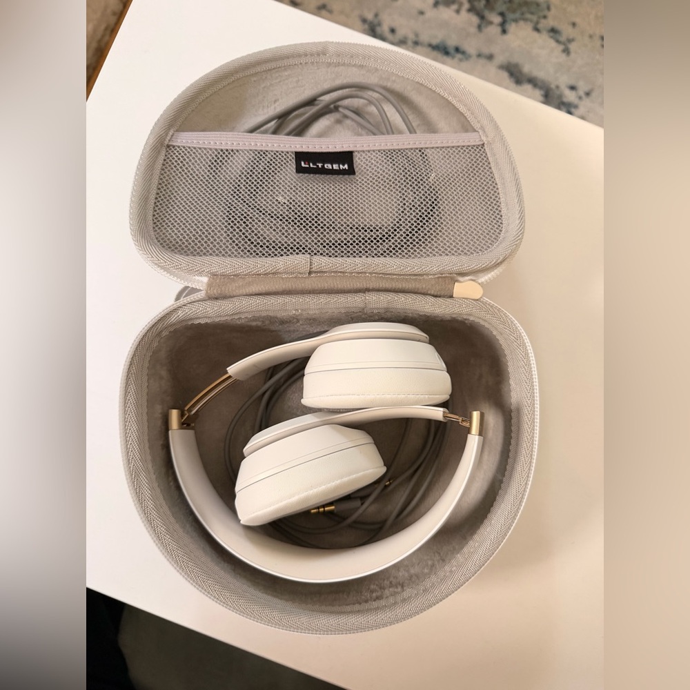 Beats Solo 4 Bluetooth Wireless On Ear Headphones-Warm White